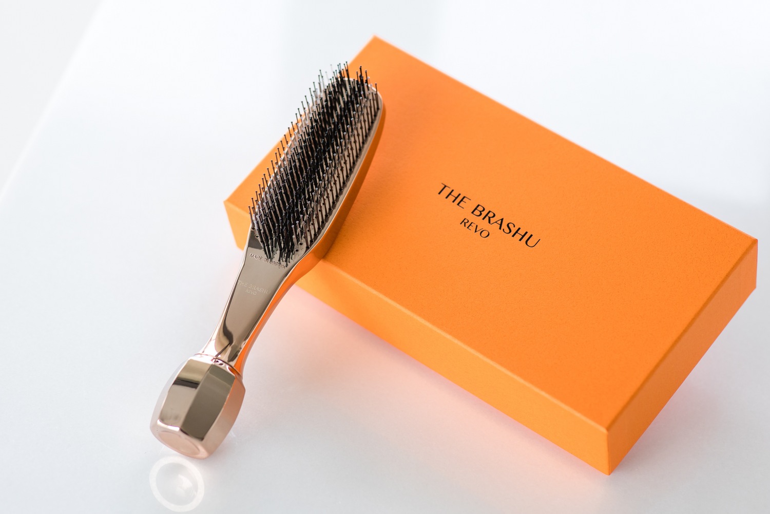 THE BRASHU šukos tikras „scalp fitness“ arba „galvos odos treniruotė“