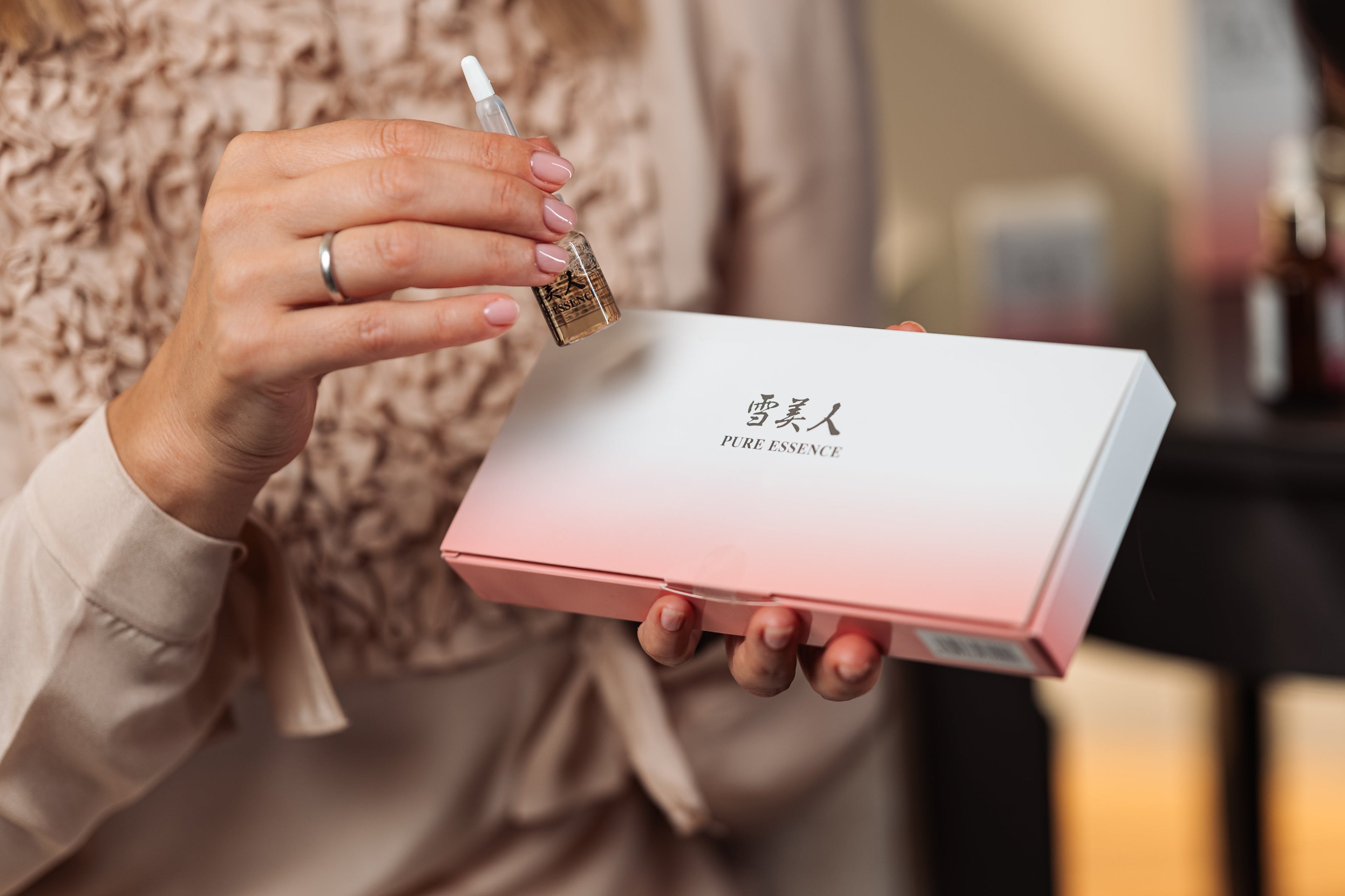 JUKOHBI, Jauninamoji kosmetika su peptidais, Beža Familia