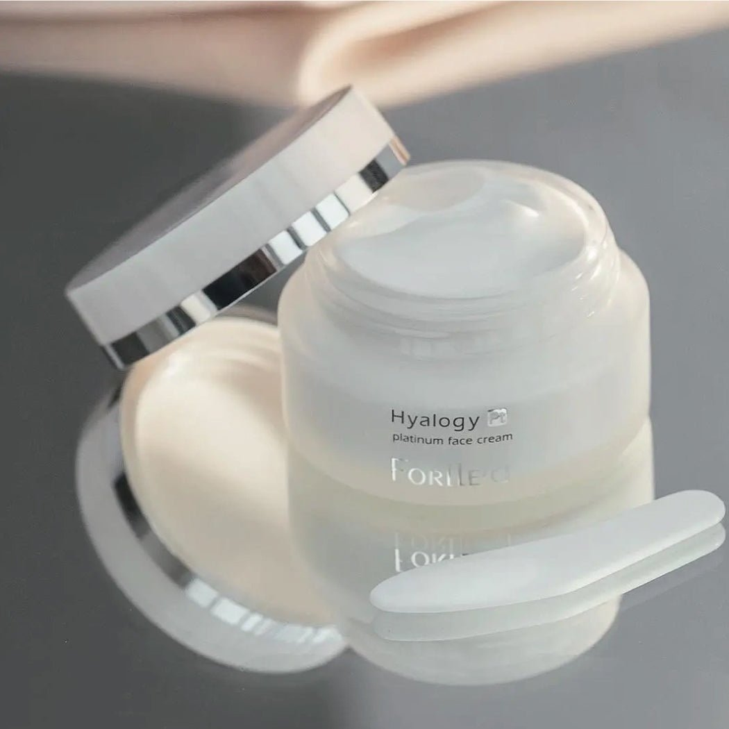 Hyalogy Platinum Face Cream. Jauninantis kremas su jonizuota platina ir Hyalogy platinum lotion odos priežiūros rinkinys Forlle&