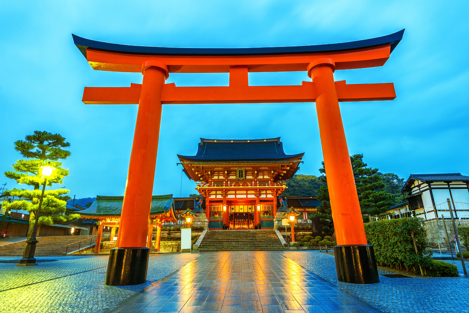 Šinto šventyklų lankymo tradicijos ir ritualai Japonijoje