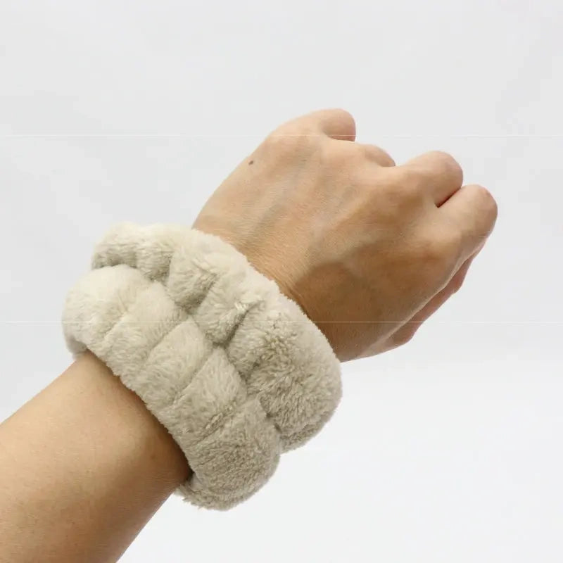 Fluffy Water-absorbing Banddage. Riešo juostelės veido prausimui