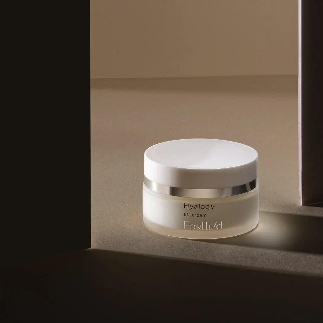 Hyalogy Lift Cream. Stangrinantis veido kremas su peptidais | Beža