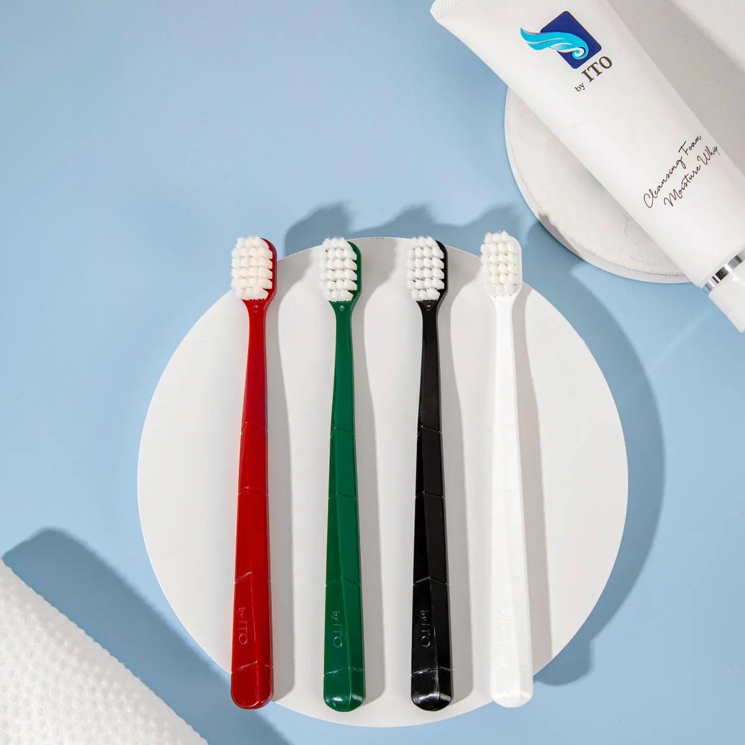 ITO Toothbrush. Premium dantų šepetėlis su tankiais šereliais ir tikslia forma Beza home